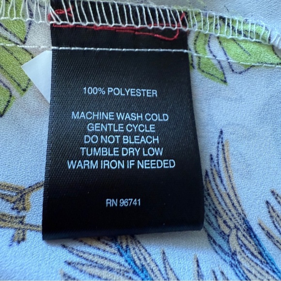 Signature Studio Flamingo Tropical Top Size Medium V-neck Whimsical Resort Wear - Picture 15 of 15